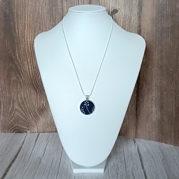 "Listok" UNESCO Heritage "Modrotlač" Blueprint Necklace - Artisan Crafted - Picture 1 of 6